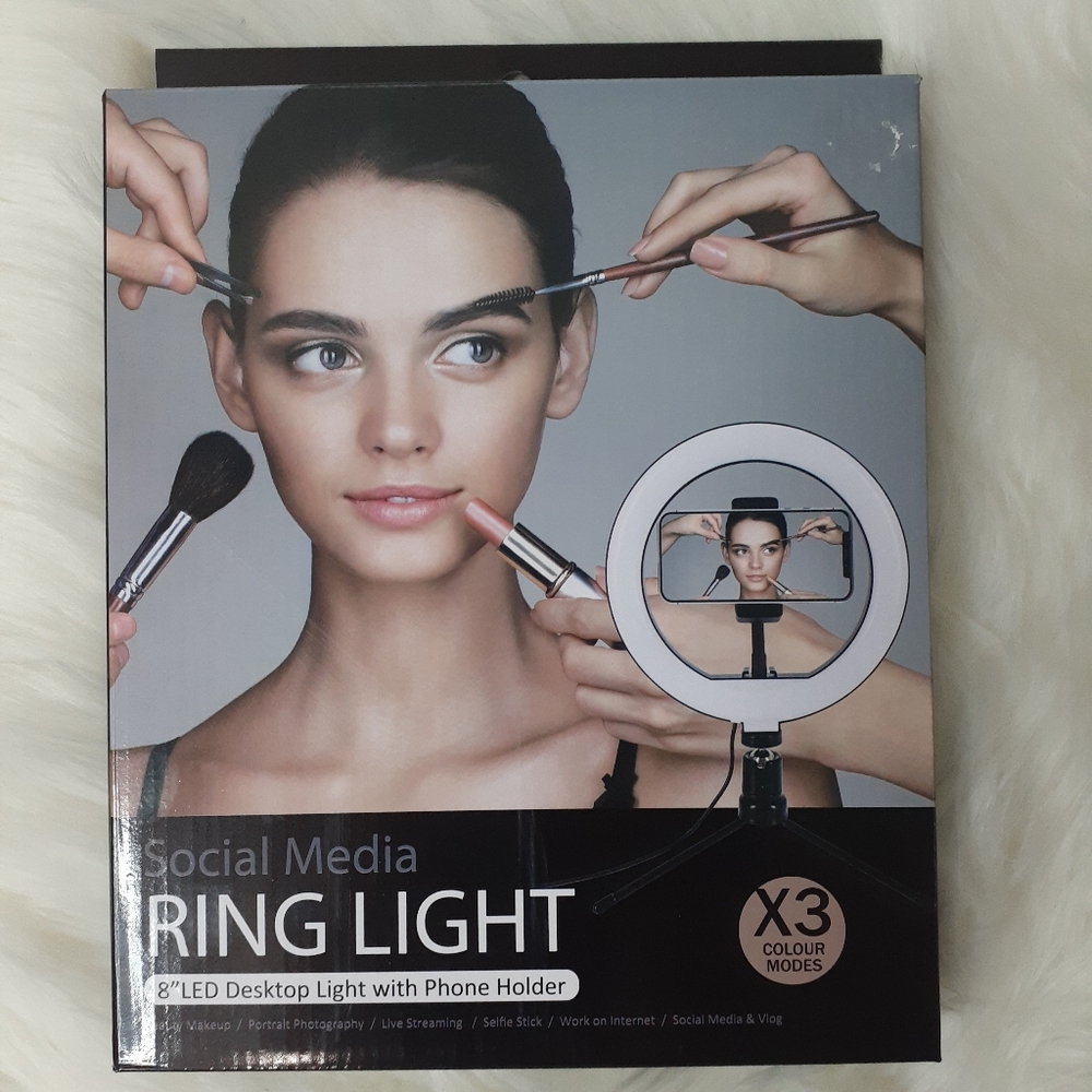 NWT Social Media Ring Light 8" Led desktop light with phone holder